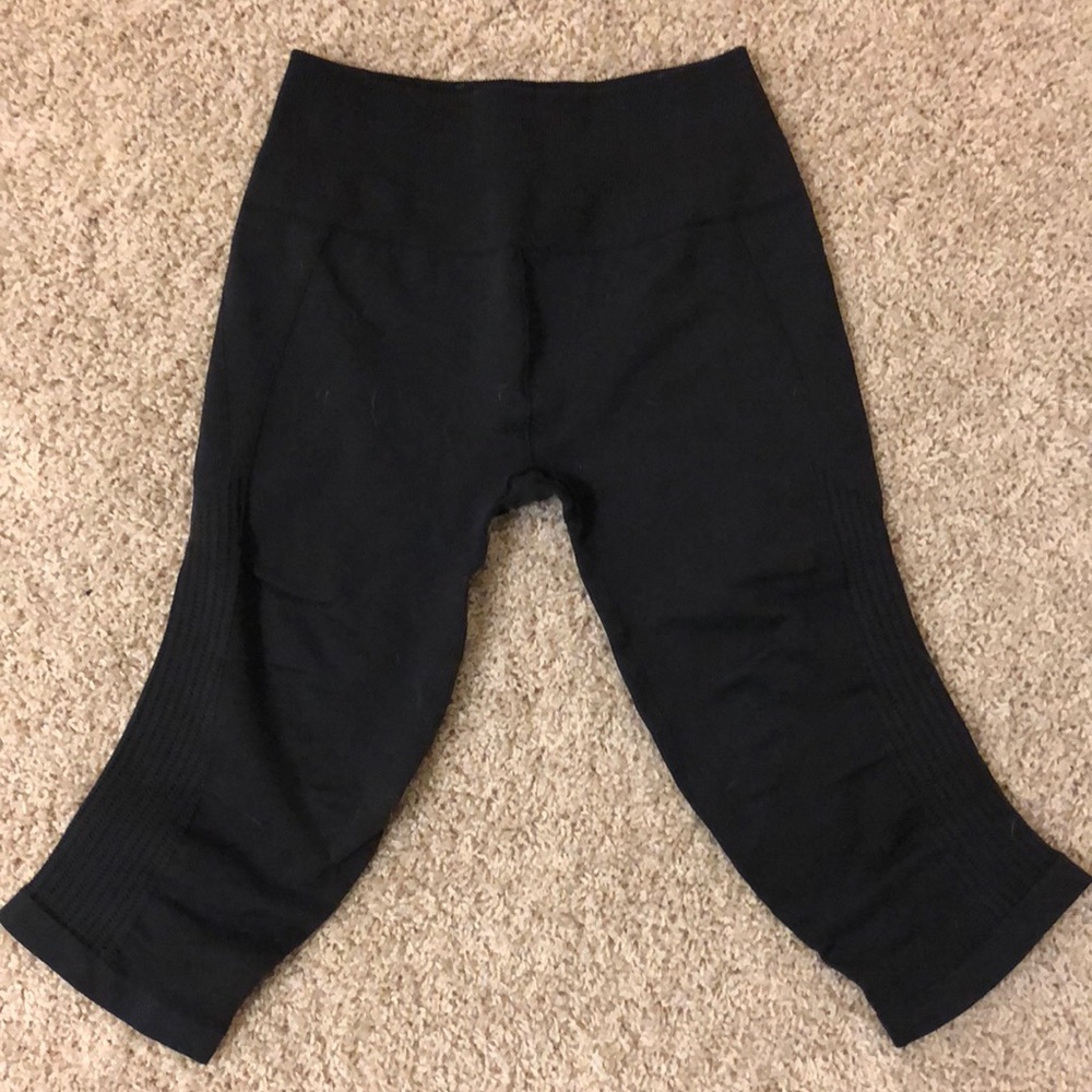 Grey Lululemon Crop Seamless Leggings